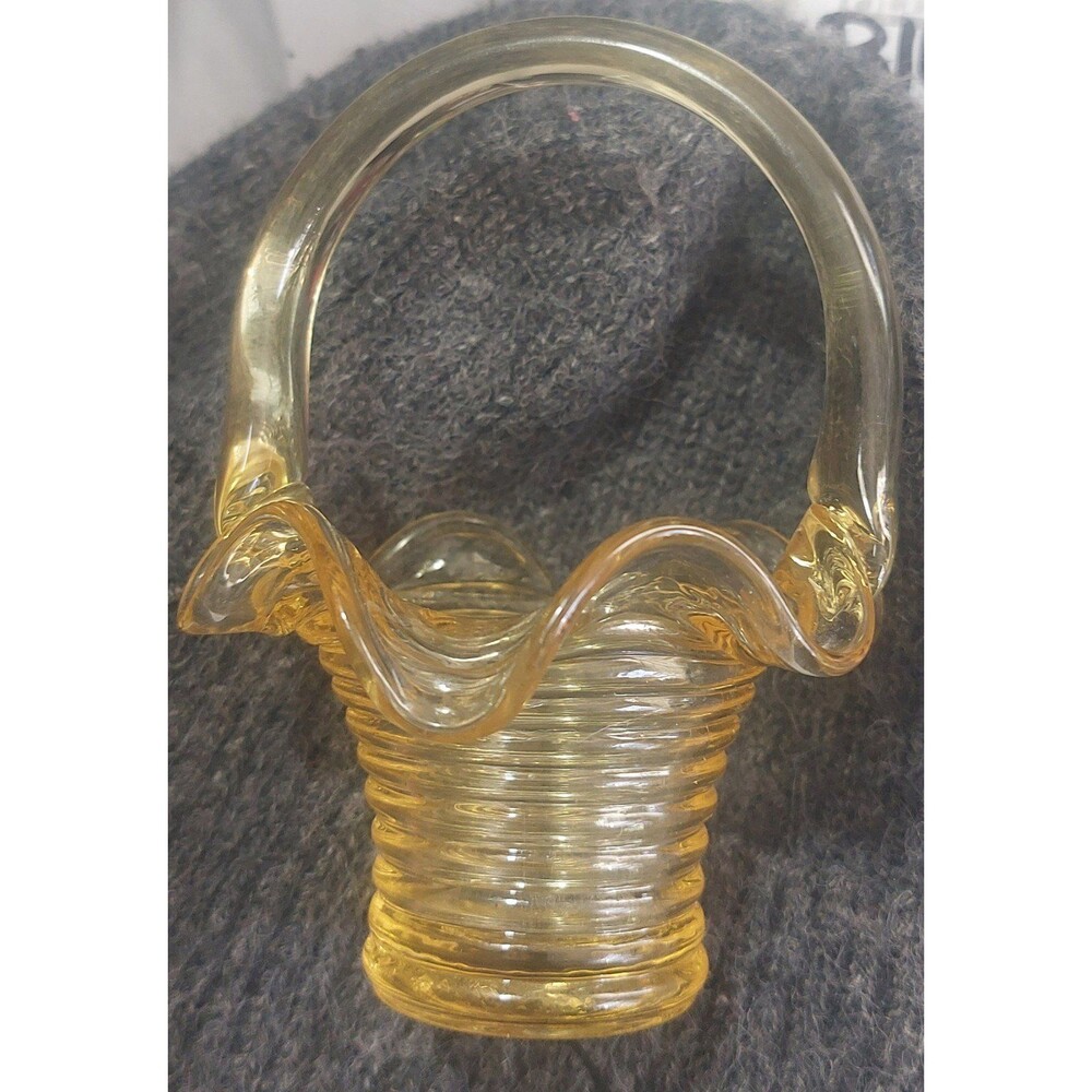 Fenton mini basket buttercup